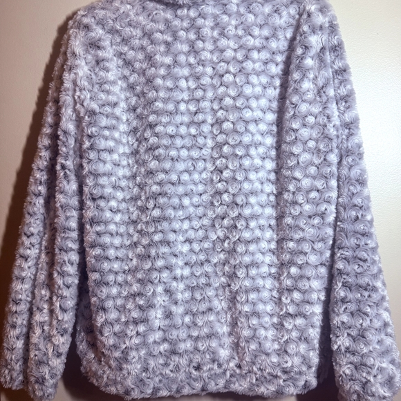 Elegant Women's Textured Teddy Jacket - Picture 4 of 8